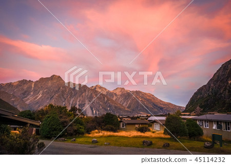 Mount Cook valley at sunset, New Zealand 45114232