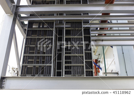 Cable Trays and Cable Ladders on Pipe Rack 45118962