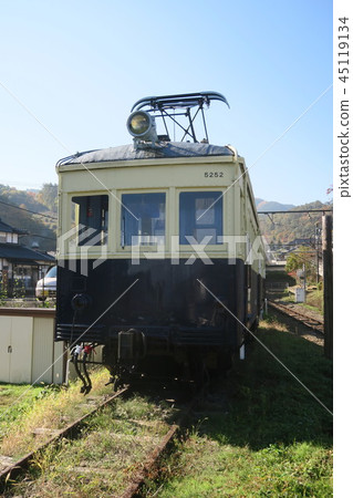 Ueda Transportation Round Window Train 45119134