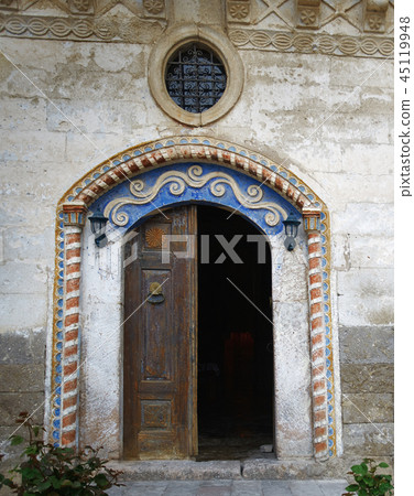 Arch and door of the old building in Istanbul Arch and door of the old building in Istanbul 45119948
