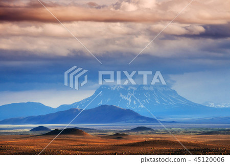 volcano in northern Iceland 45120006