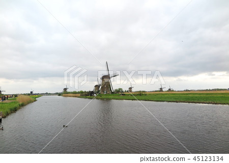 Windmills of the Dutch World Heritage Site, Kinderdijk (Kinderdijk in Nederlanden) Windmills of the Dutch World Heritage Site, Kinderdijk (Kinderdijk in Nederlanden) 45123134