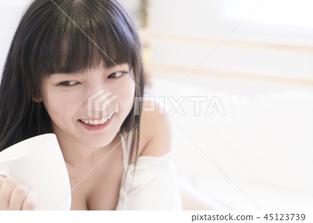 Beautiful girl drinking water Beautiful girl drinking water 45123739