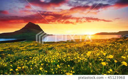 The picturesque sunset over landscapes and waterfalls. Kirkjufel 45123968