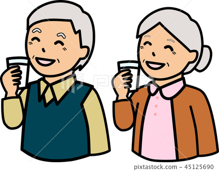 喝白牛奶的老年男女 喝白牛奶的老年男女 45125690