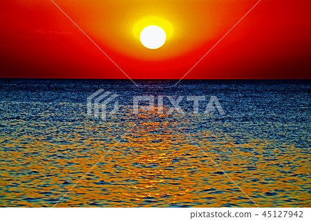 Awesome seascape scene before sunset on horizon Awesome seascape scene before sunset on horizon 45127942