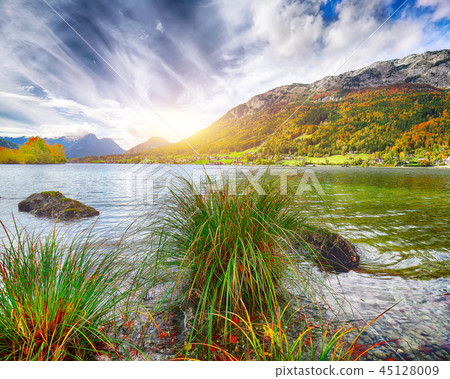 Idyllic autumn scene in Grundlsee lake 45128009