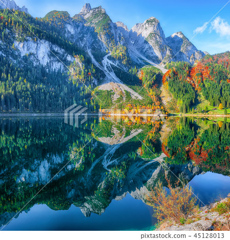 Beautiful view of idyllic colorful autumn scenery 45128013