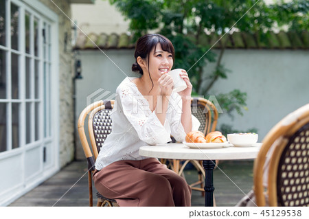 打開Cafe Cafe Woman 45129538