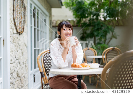 Open Cafe Cafe Woman 45129539