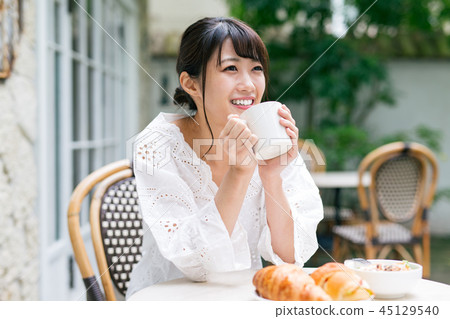 Open Cafe Cafe Woman 45129540