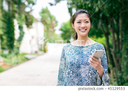 Women go out 45129553