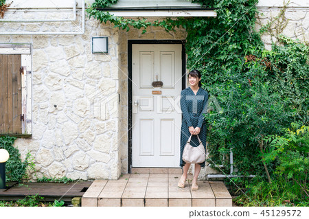 Woman house outing portrait 45129572
