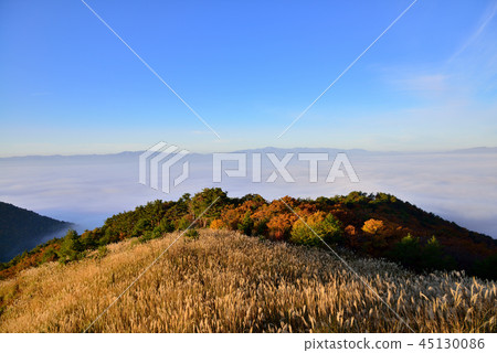 Clouds of Takatsumu mountain 45130086