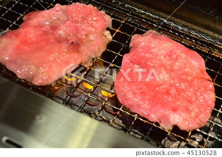 One person grilled meat 45130528