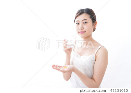 Women who take medicines and supplements 45131010