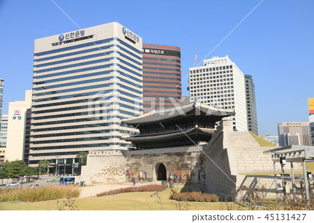 Namdaemun (Sungnyemun) Gate in Seoul, South Korea Namdaemun (Sungnyemun) Gate in Seoul, South Korea 45131427