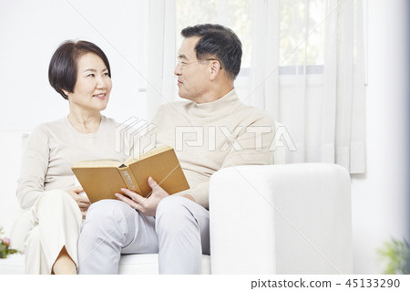 閱讀,客廳,情侶 閱讀,客廳,情侶 45133290
