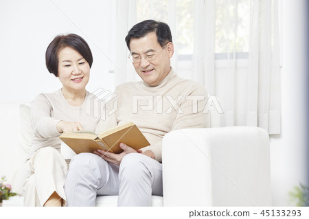 Reading, living room, couple Reading, living room, couple 45133293