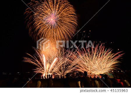 Fireworks of hot spring child hot spring 45135963