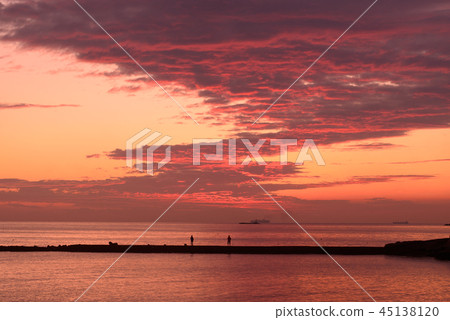 The sea at dusk Tateyama city, Chiba Prefecture Tateyama Bay Kagamigaura The sea at dusk Tateyama city, Chiba Prefecture Tateyama Bay Kagamigaura 45138120