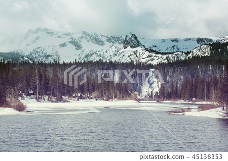 Lake in Sierra Nevada 45138353