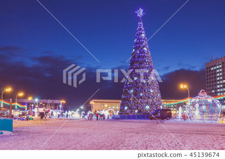 Evening in the town square with a Christmas tree Evening in the town square with a Christmas tree 45139674