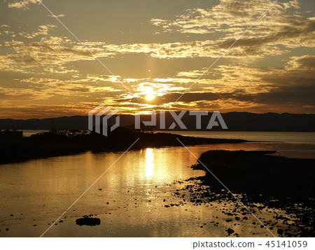 美麗的大村灣（從Korikawa河口觀看大村灣） 45141059