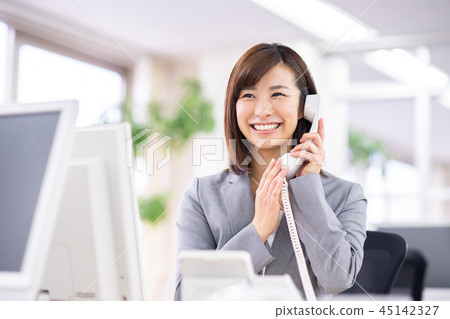 女商人（電話） 45142327