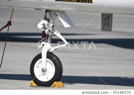Air Self-Defense Force> training aircraft> front wheel landing gear (Kawasaki T-4: Red Dolphin) @ JAPAN> Saitama> Iruma base 45146570