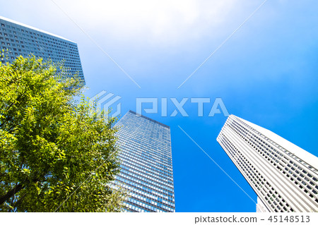 看摩天大樓的辦公室鎮的風景 看摩天大樓的辦公室鎮的風景 45148513