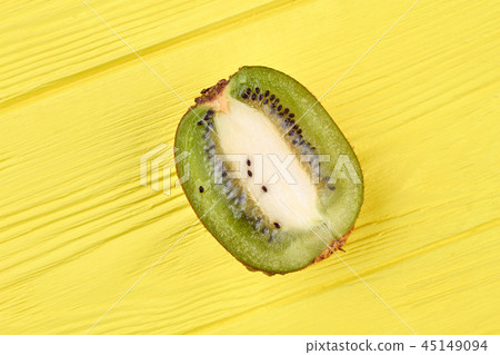 Half of fresh ripe kiwi fruit. 45149094