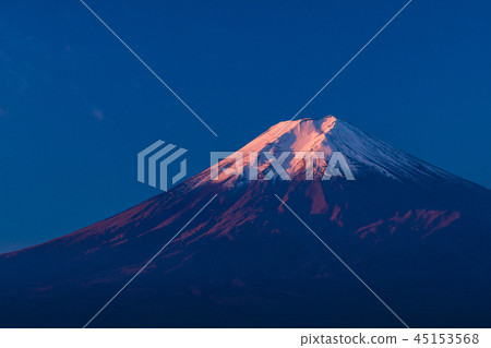 <<Yamanashi Prefecture>> Shinsetsu Fuji at dawn 45153568