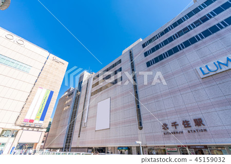 Kitasenju駐地正方形風景在晴朗的秋天 45159032