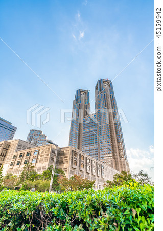 在西新宿附近的都市風景在晴朗的秋天 在西新宿附近的都市風景在晴朗的秋天 45159942