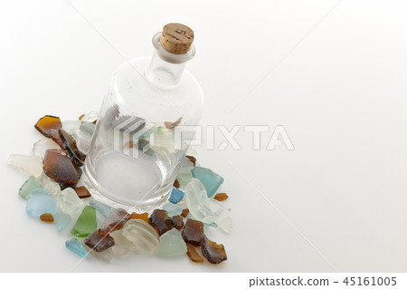 Glass bottle and sea glass Glass bottle and sea glass 45161005