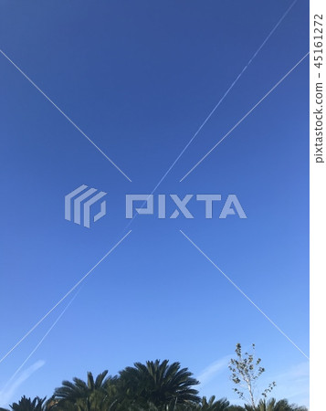 Contrail  45161272