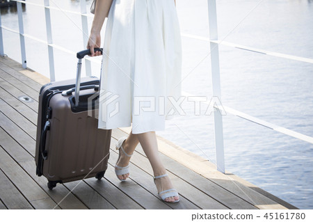 Young Woman / Bayside Young Woman / Bayside 45161780