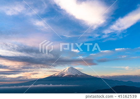 “絕妙的景色”富士山，黎明“山梨” 45162539