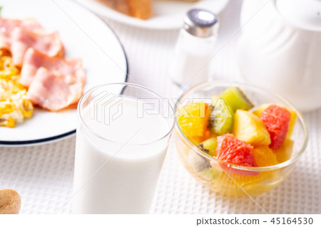 早餐〜牛奶 45164530