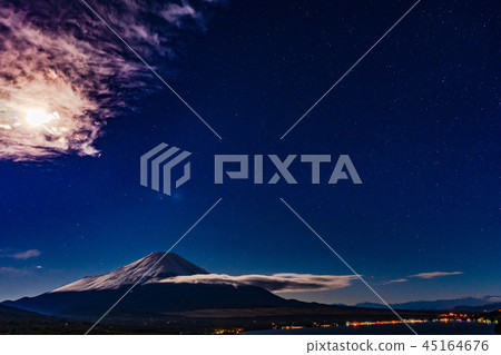 Night view of Lake Yamanaka and Fuji Night view of Lake Yamanaka and Fuji 45164676