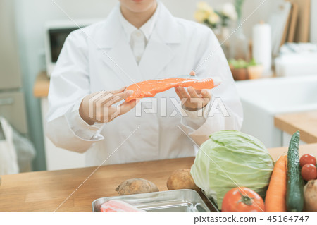 魚 手 烹飪 45164747