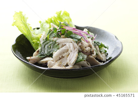 Chicken fillet and large leaf salad 1 Chicken fillet and large leaf salad 1 45165571
