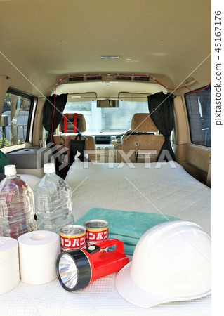 Evacuation life in a car 45167176