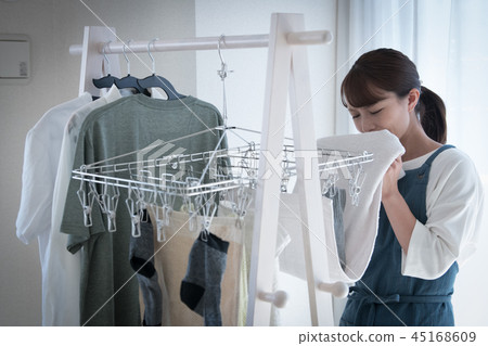 生乾燥氣味洗衣房烘乾30年代家庭主婦日本女人 45168609