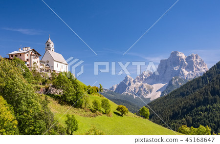 little church Chiesa di Santa Lucia Dolomites, Italy little church Chiesa di Santa Lucia Dolomites, Italy 45168647