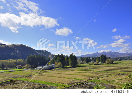 秋天骨頭寺廟村莊莊園廢墟區域和Kurikoma 45168996