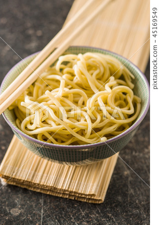 Cooked chinese noodles. 45169549