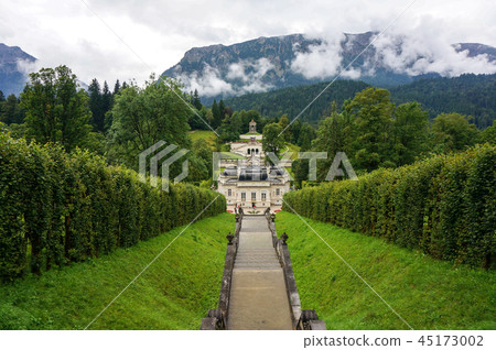 linderhof palace garden steps 45173002