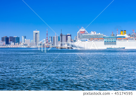 Tokyo Tower and Harumi Pier (from Toyosu-gururi Park) Tokyo Tower and Harumi Pier (from Toyosu-gururi Park) 45174595